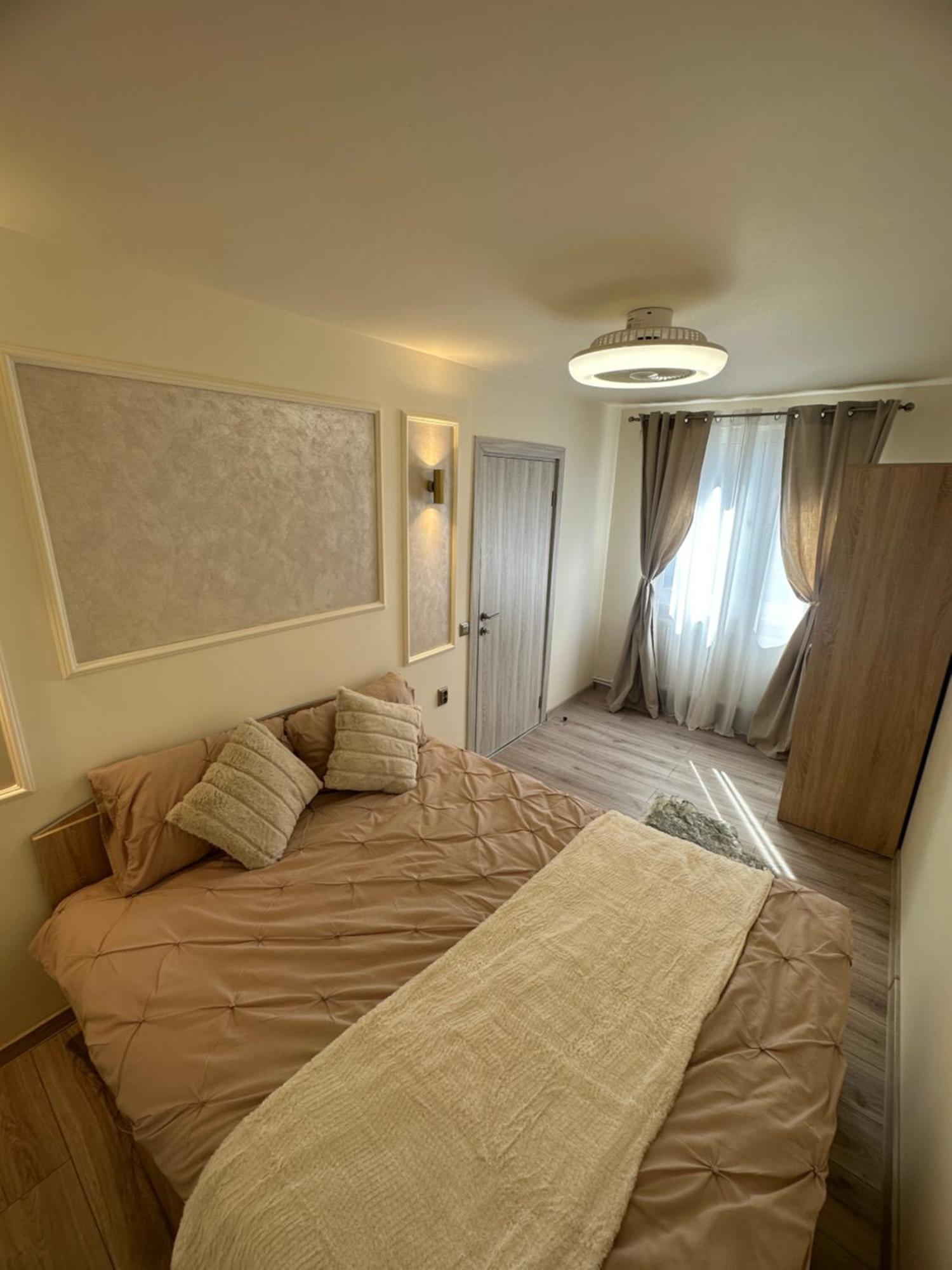 Angel House Apartment Deva Ngoại thất bức ảnh