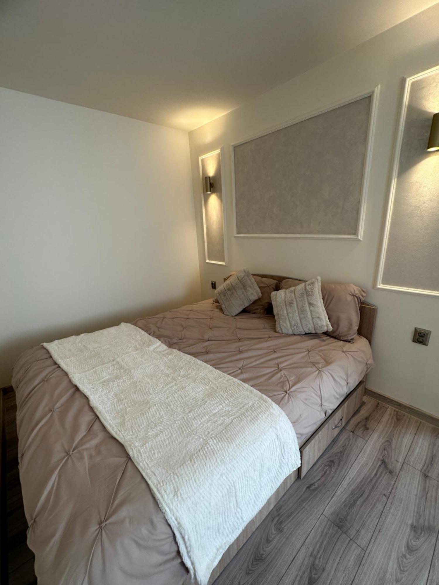 Angel House Apartment Deva Ngoại thất bức ảnh