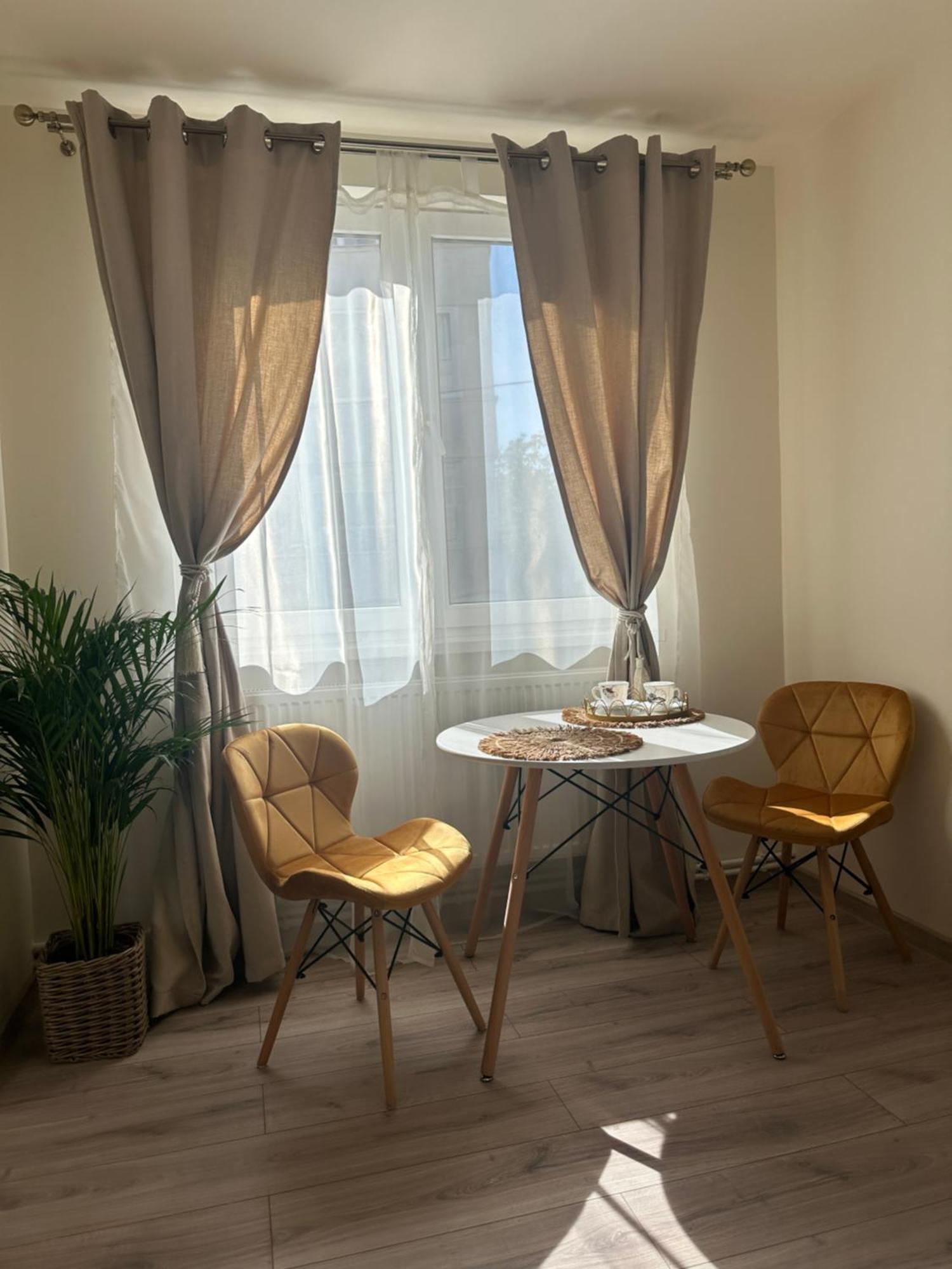 Angel House Apartment Deva Ngoại thất bức ảnh