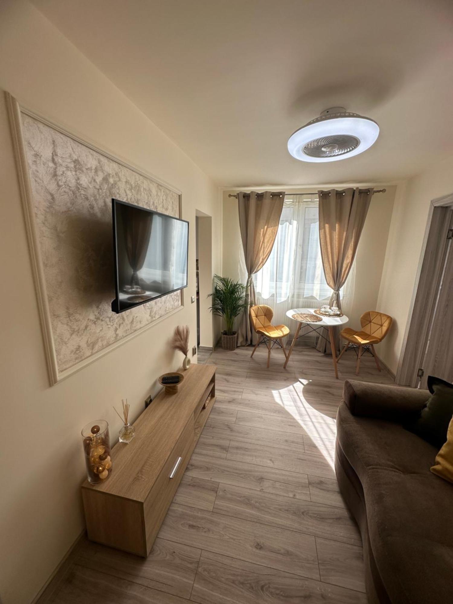 Angel House Apartment Deva Ngoại thất bức ảnh