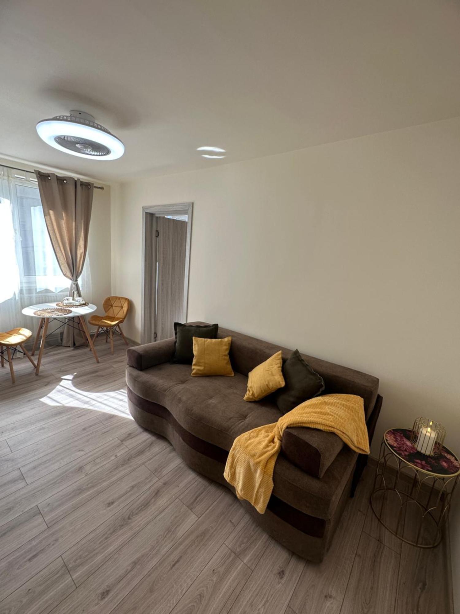 Angel House Apartment Deva Ngoại thất bức ảnh
