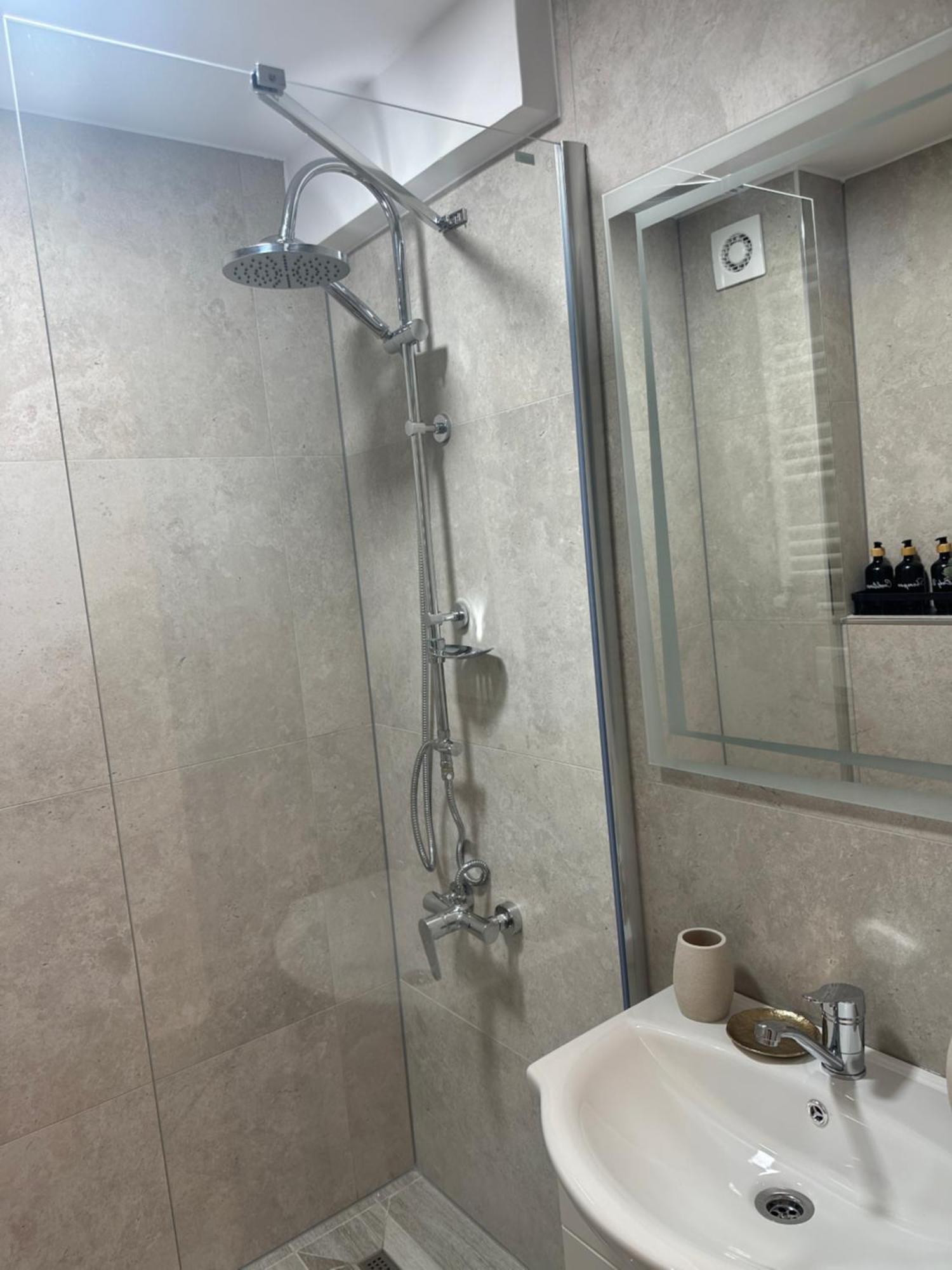 Angel House Apartment Deva Ngoại thất bức ảnh
